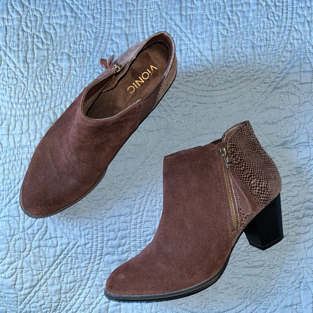 VIONIC‎ Anne Suede Ankle Boots. Size 9.5